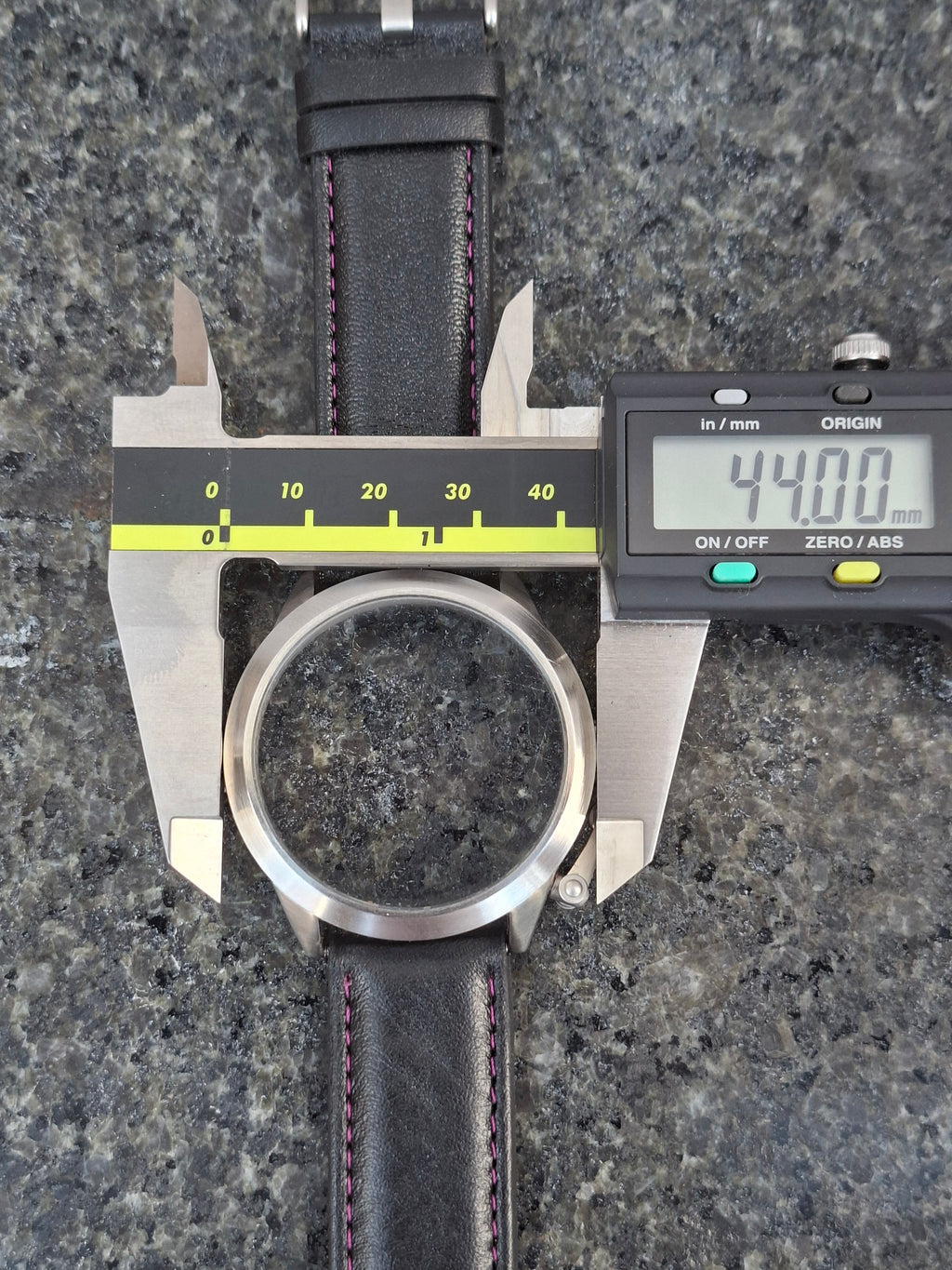 Peter Werth Stainless Steel Watch 44mm Case & Genuine Leather 22mm Strap – Spares / Project