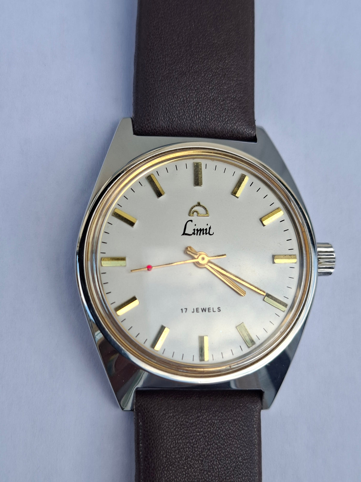 Vintage 1970s Limit 17 Jewel Mechanical Hand Wind Men's Watch 35mm Stainless Steel