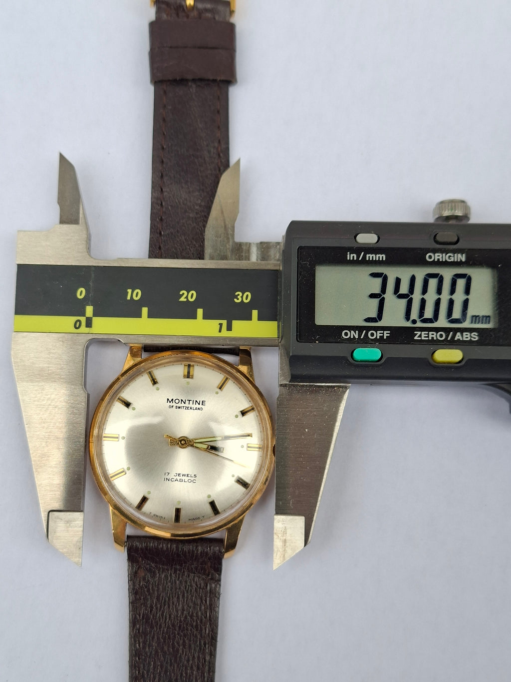 Vintage 1960s Montine of Switzerland ST 69 17J Incabloc Manual Wind Watch 34mm