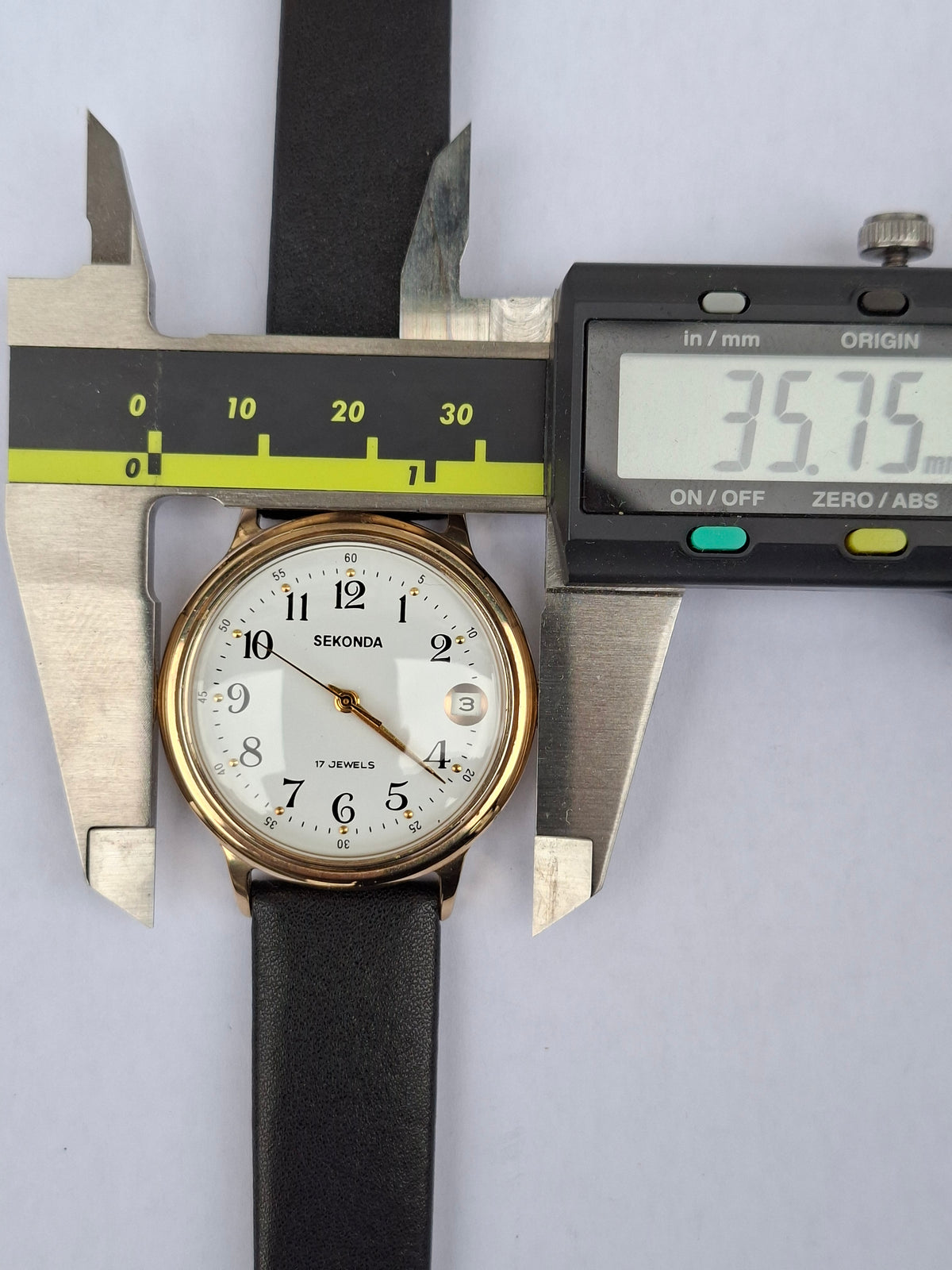 Vintage Sekonda USSR 17 J 2614.2H Manual Wind Date Watch Gold Tone 35mm